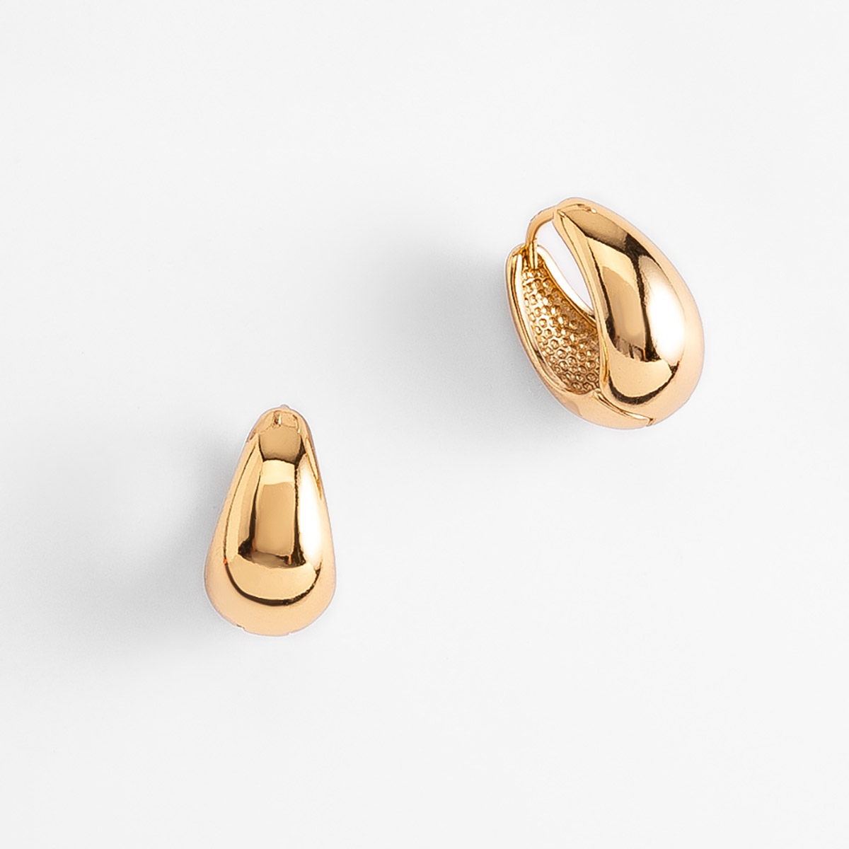 Aretes tipo arracada en baño de oro