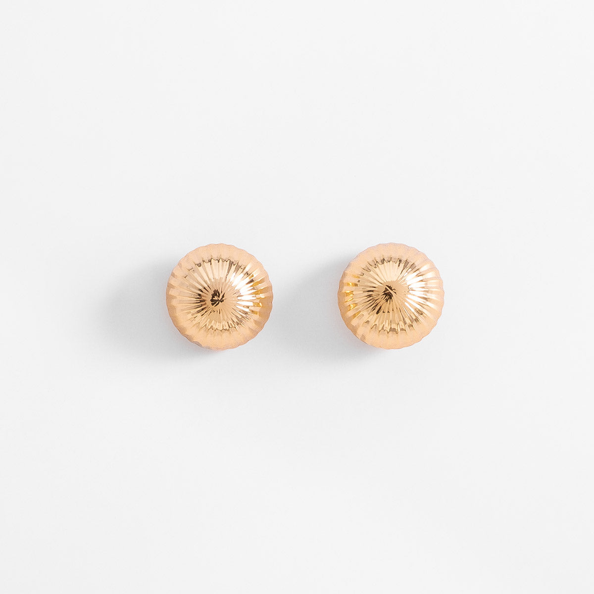 Aretes en baño de oro diseño esférico texturizado poste, foto 3 de 6