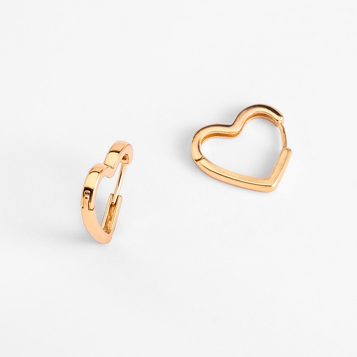Aretes en baño de oro diseño aro corazón moderno, foto 2 de 5